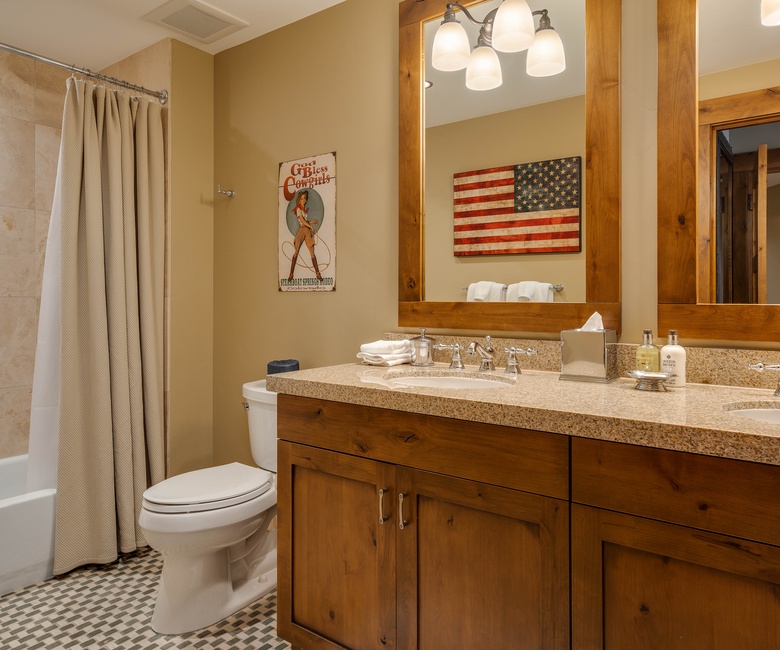 Bedroom 2, Main Level - Ensuite