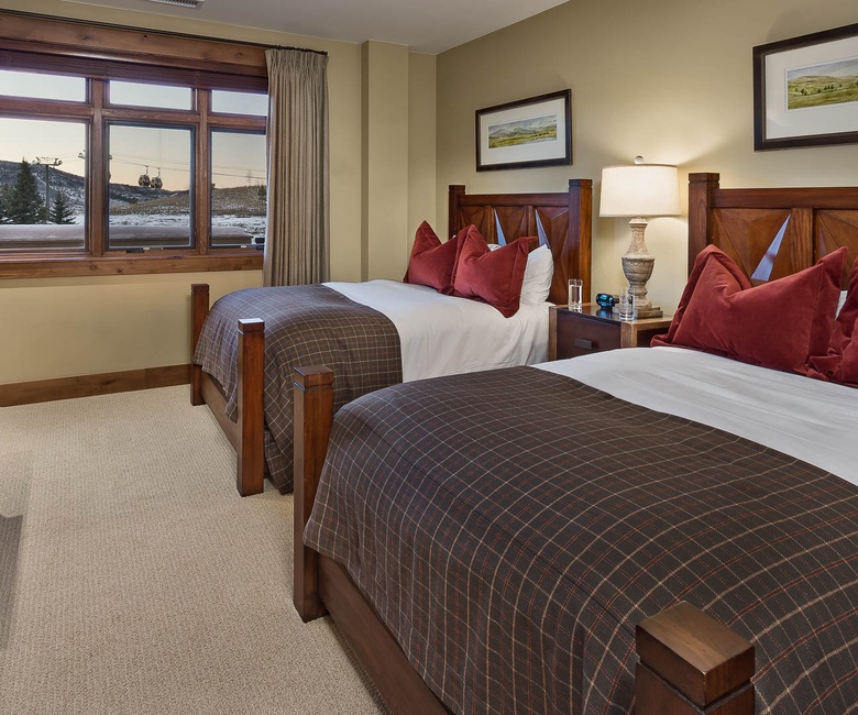 Bedroom 4, Main Level - Two full beds