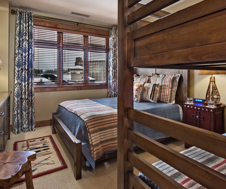 Bedroom 4, Main Level - Family suite with queen bed and a full over full bunk