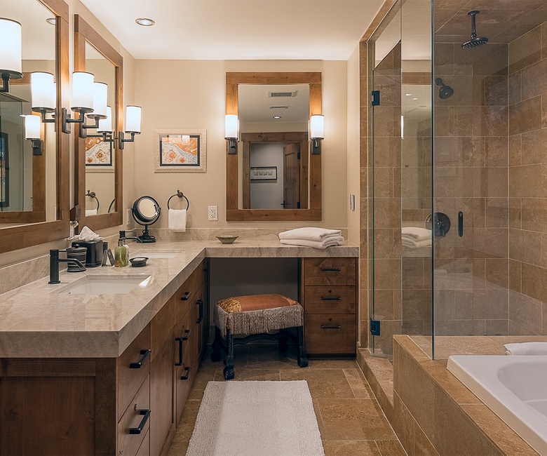 Primary Bedroom Ensuite - Main Level