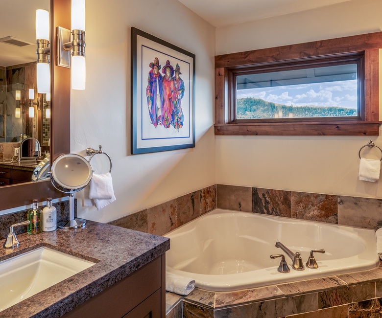 Bedroom 2, Main Level - Ensuite with soaking tub