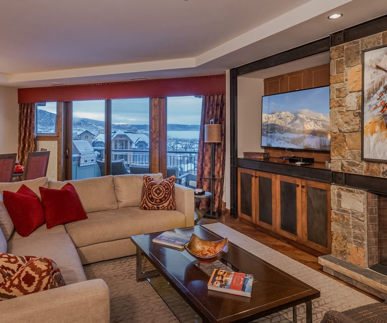 One Steamboat Place #501: Cougar Mountain