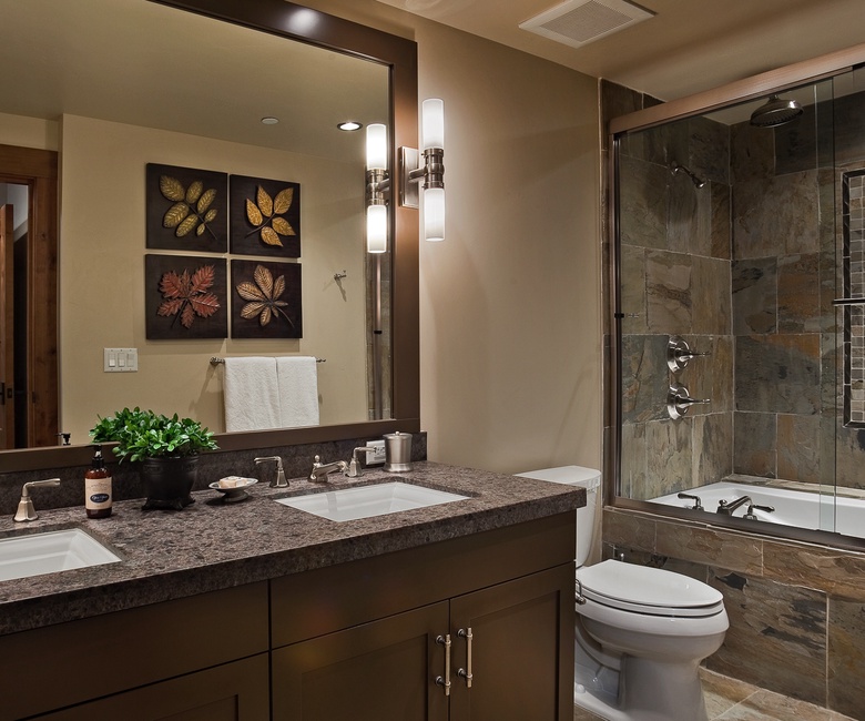 Bedroom 4, Main Level - Full ensuite