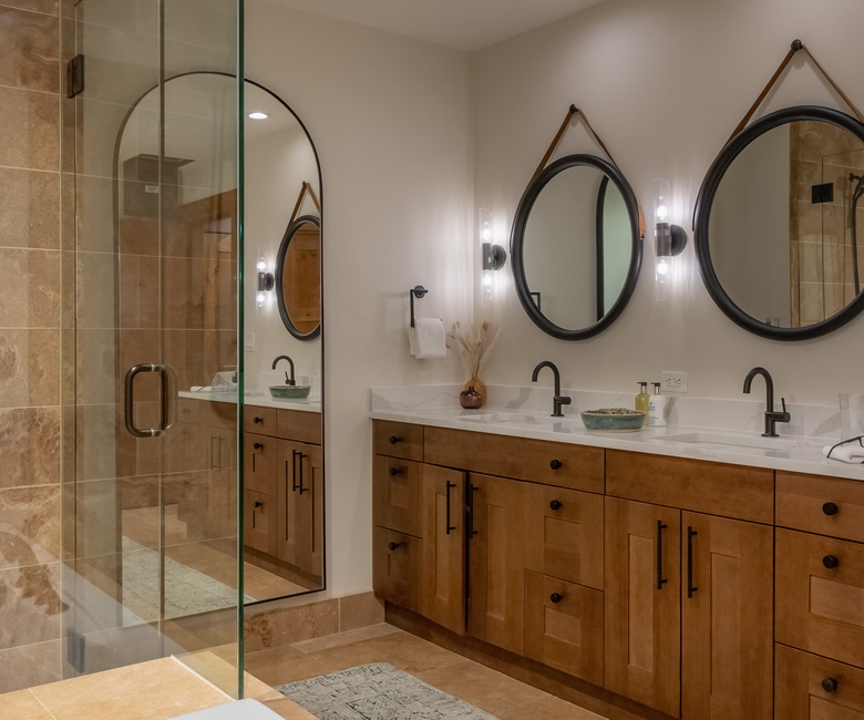 Bedroom 1, Main Level - Primary ensuite