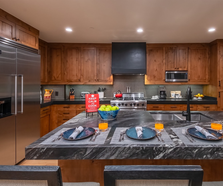 Kitchen, Main Level - Island with seating