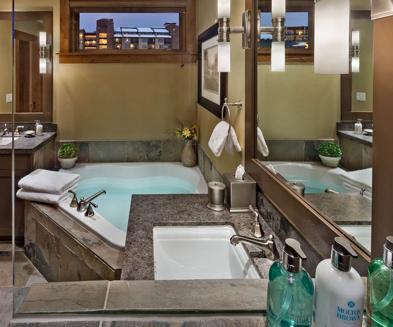 Bedroom 2, Main Level - King ensuite