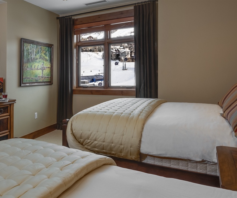 Bedroom 4, Main Level - Two queen beds with views
