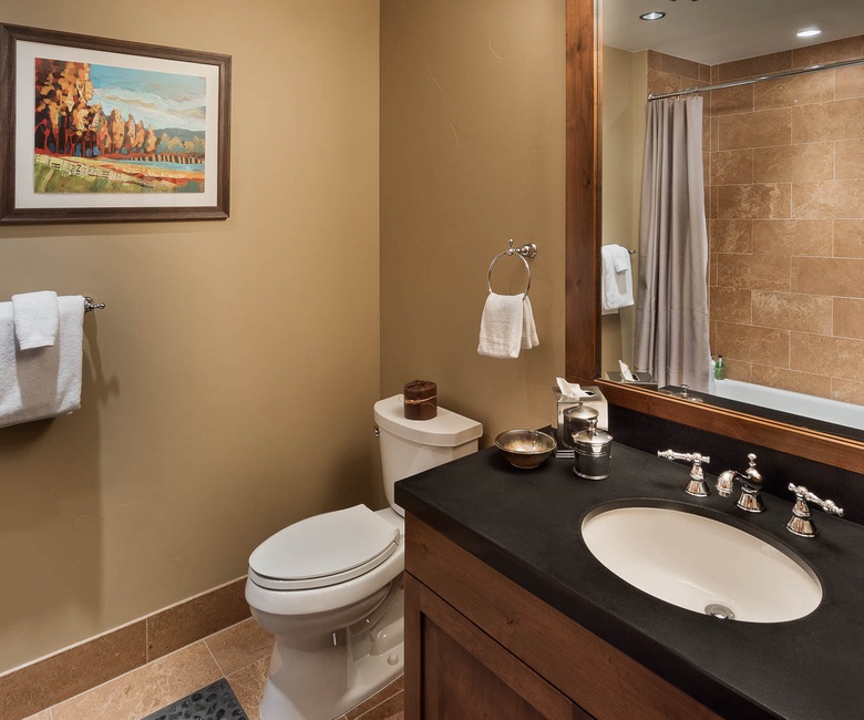 Bedroom 2, Main Level - King ensuite