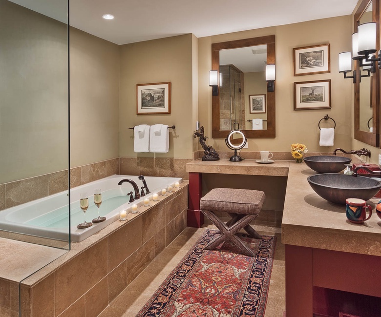 Bedroom 1, Main Level - Primary ensuite