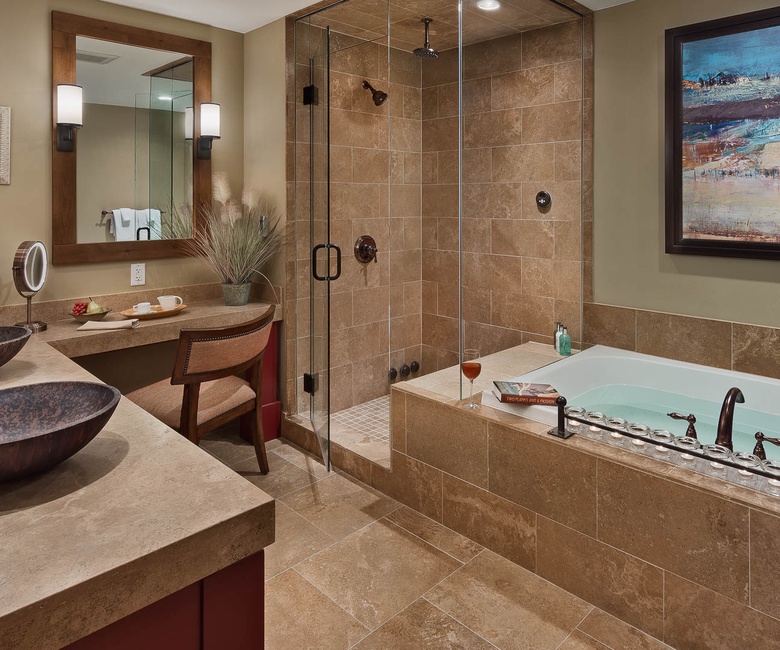 Bedroom 1, Main Level - Primary ensuite