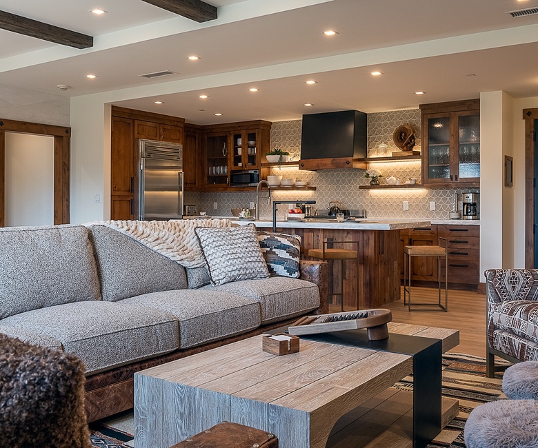 Great Room, Main Level - Seating area beside kitchen