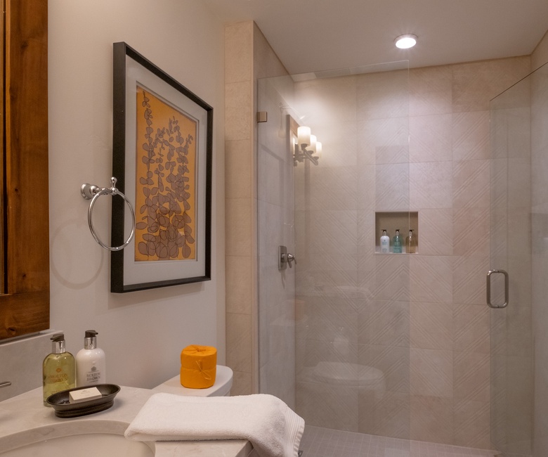 Shared Bathroom, Main Level - Hall bath adjacent to Bedroom 3