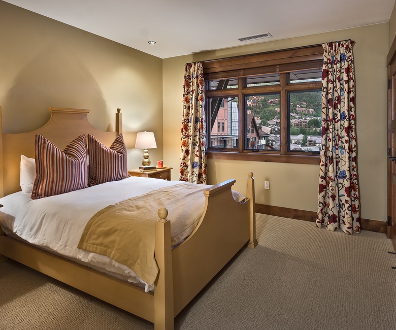 Bedroom 3, Main Level - Queen bed