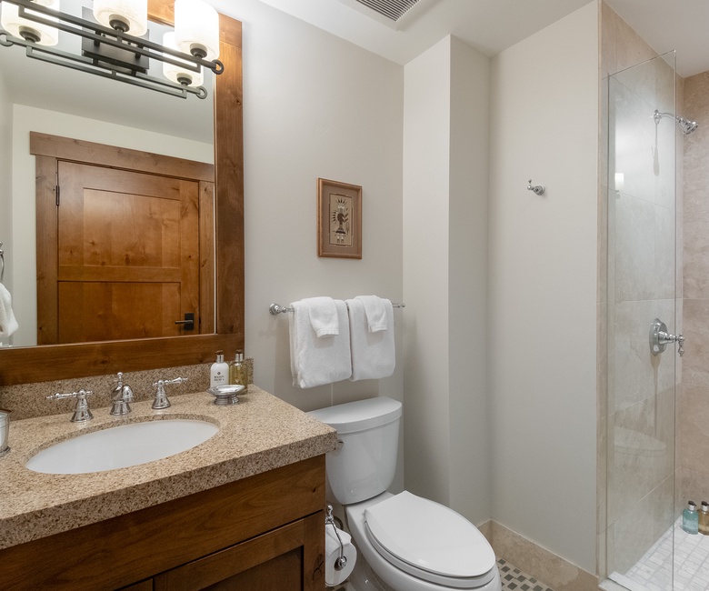 Shared Bathroom, Main Level - Hallway bathroom adjacent to Bedroom 4