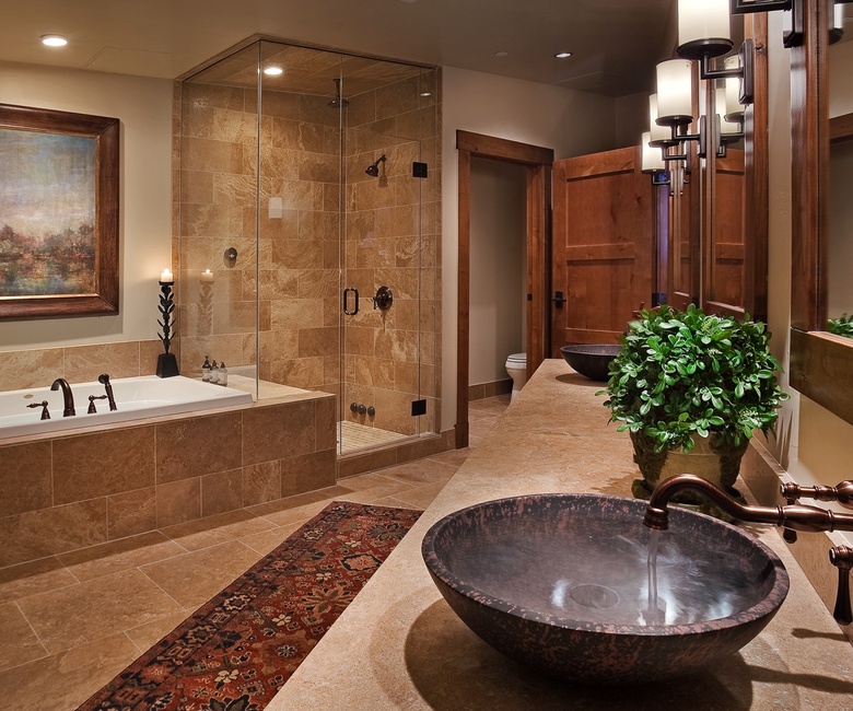 Bedroom 1, Main Level - Ensuite with soaking tub and walk-in shower