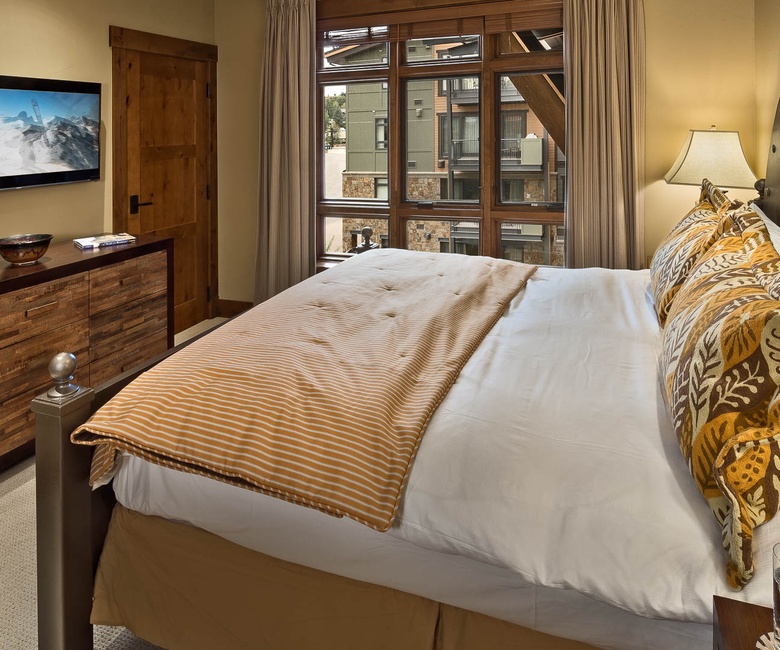 Bedroom 3, Main Level - King suite