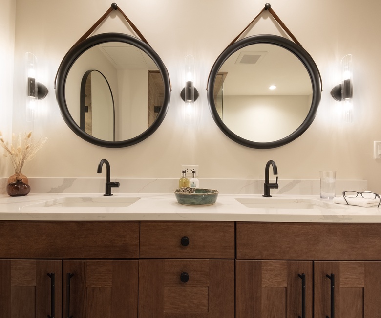 Bedroom 1, Main Level - Primary ensuite