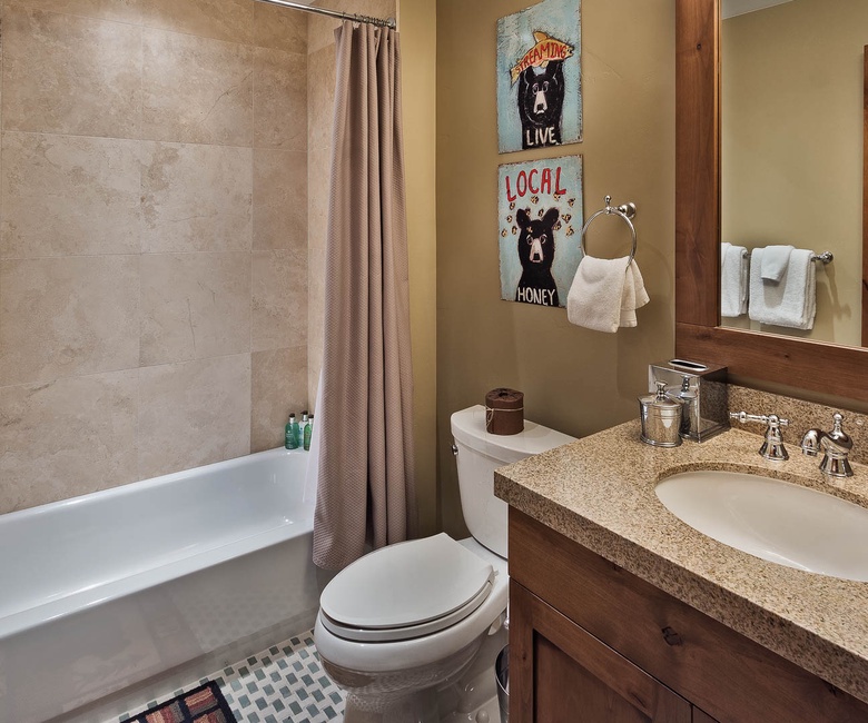 Shared Bathroom, Main Level - Hall bathroom adjacent to Bedroom 4