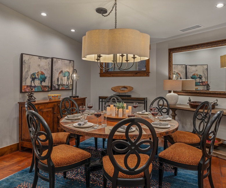 Dining Area, Main Level - Round dining table