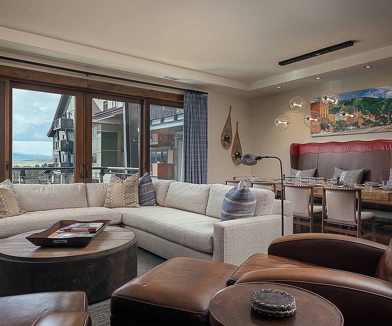 Great Room, Main Level - Seating area with mountain views