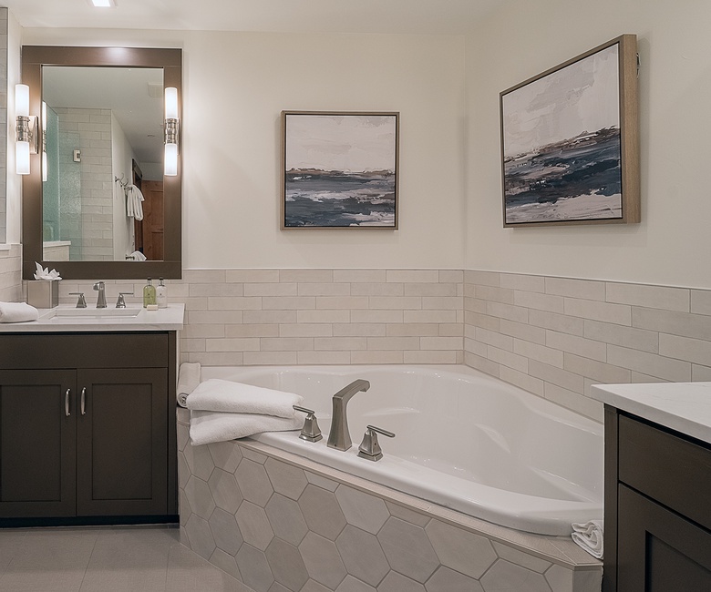 Bedroom 2, Main Level - Ensuite with soaking tub
