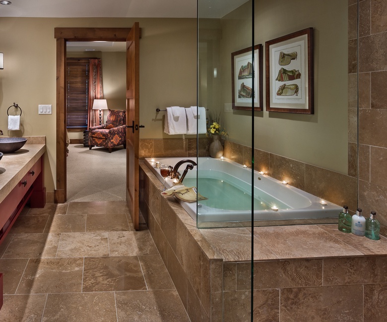 Bedroom 1, Main Level - Ensuite with soaking tub and walk-in shower