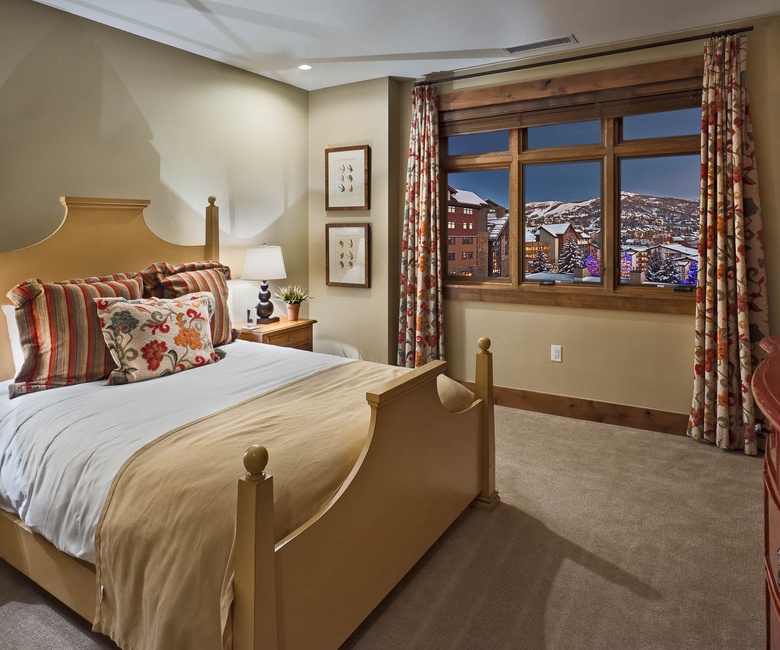 Bedroom 3, Main Level - Queen suite