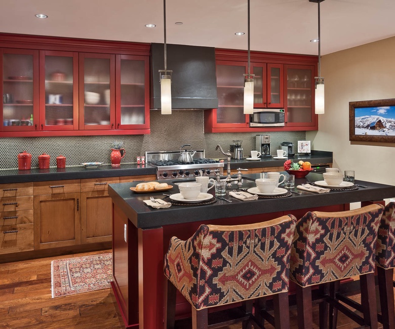 Kitchen, Main Level - Granite countertops and island seating