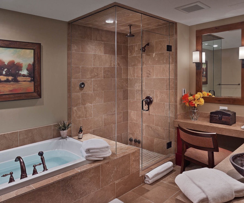 Bedroom 1, Main Level - Primary king ensuite