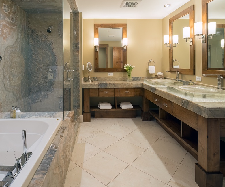 Bedroom 1, Main Level - Ensuite with soaking tub and walk-in shower