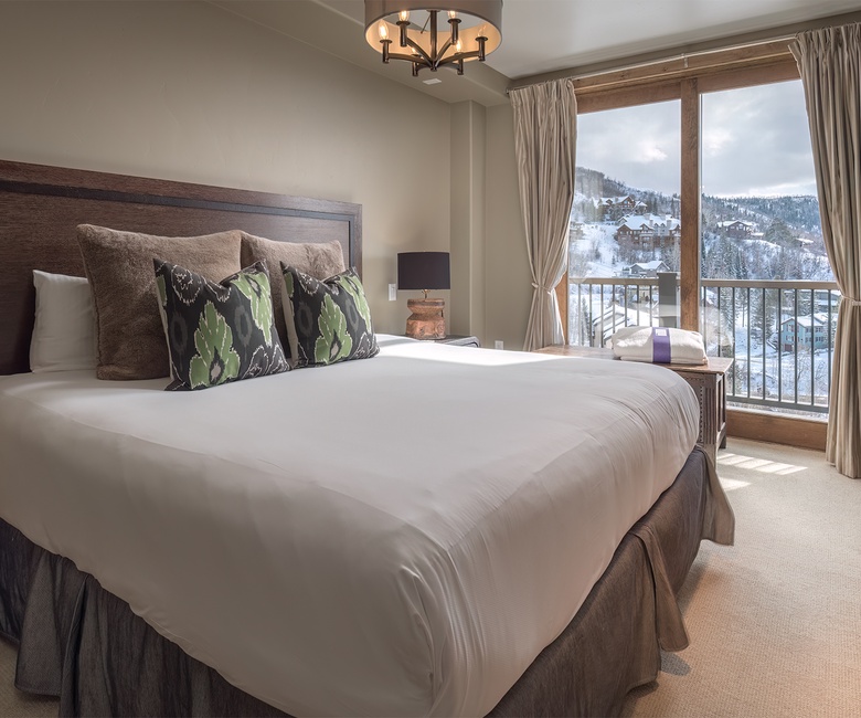 Bedroom 1, Main Level - Primary king suite