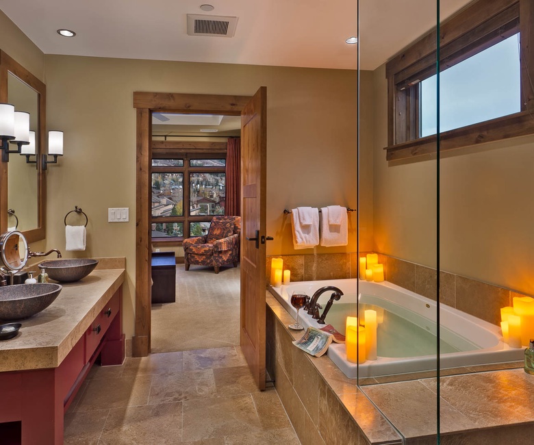 Bedroom 1, Main Level - Primary ensuite with soaking tub