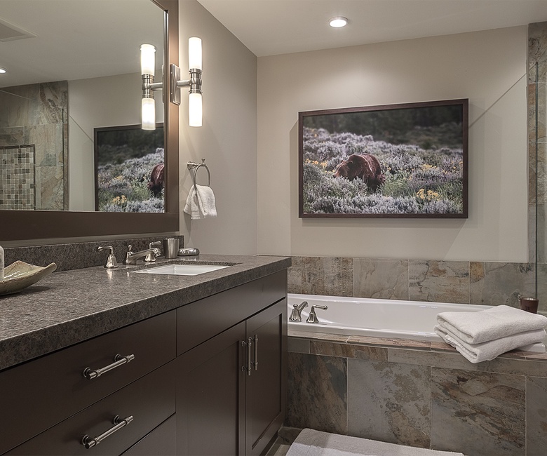 Bedroom 2, Main Level - Junior ensuite