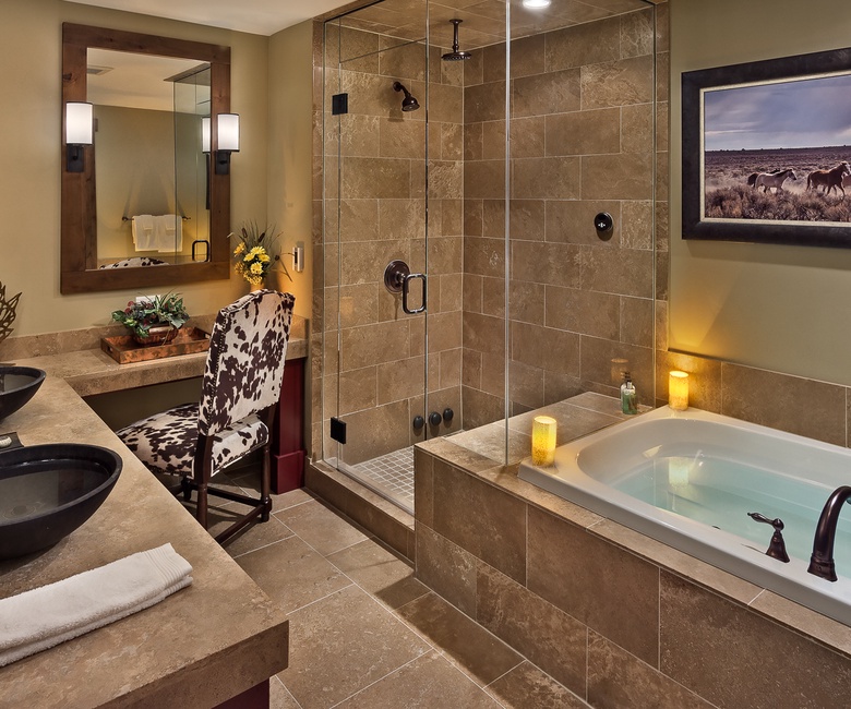 Bedroom 1, Main Level - Primary ensuite