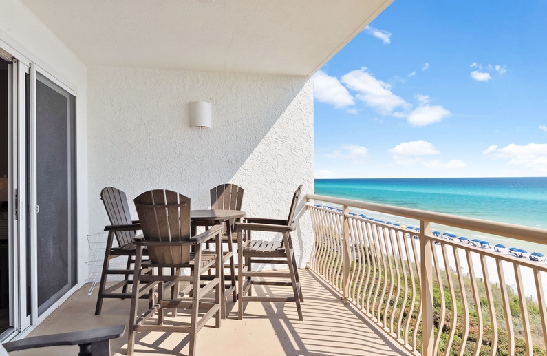 Gulf-Front Balcony with Ample Seating