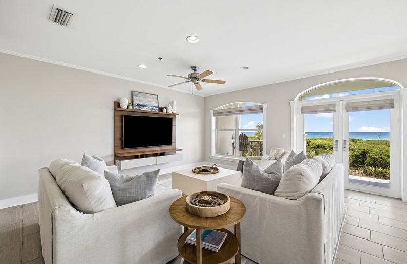 Cozy Gulf-Front Living Area
