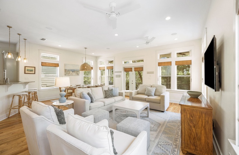 Sun-Filled Living Area with Ample Seating