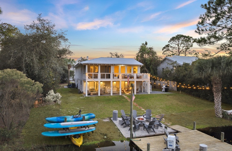 'All Our Summers' - Your Lake Front Oasis!