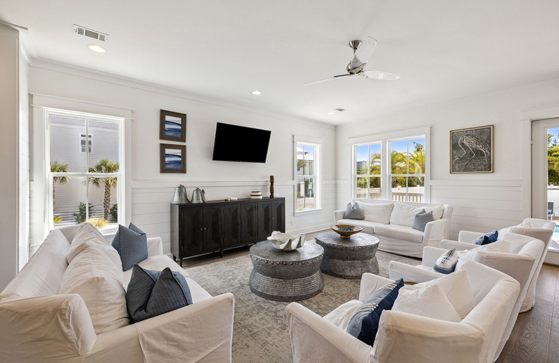 Spacious & Open Living Area with Ample Seating