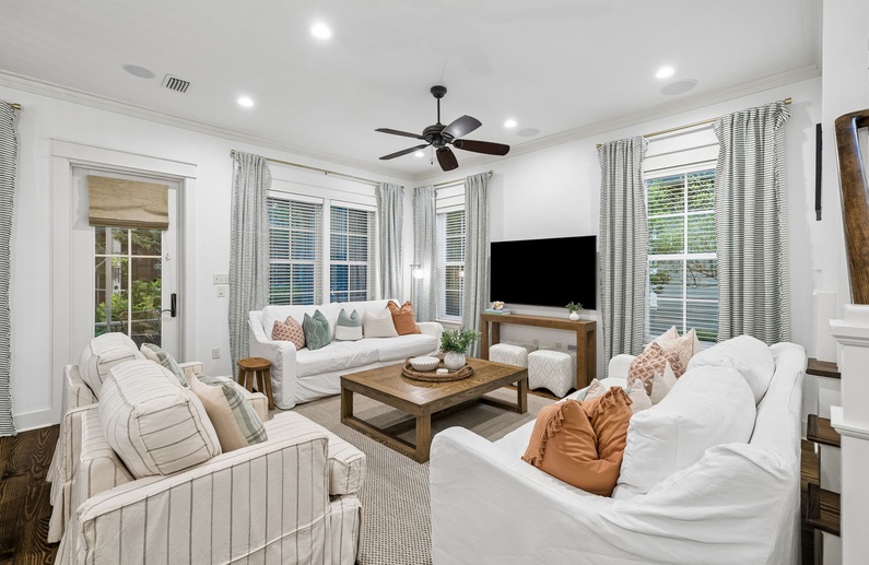 Spacious Living Area with Ample Seating!