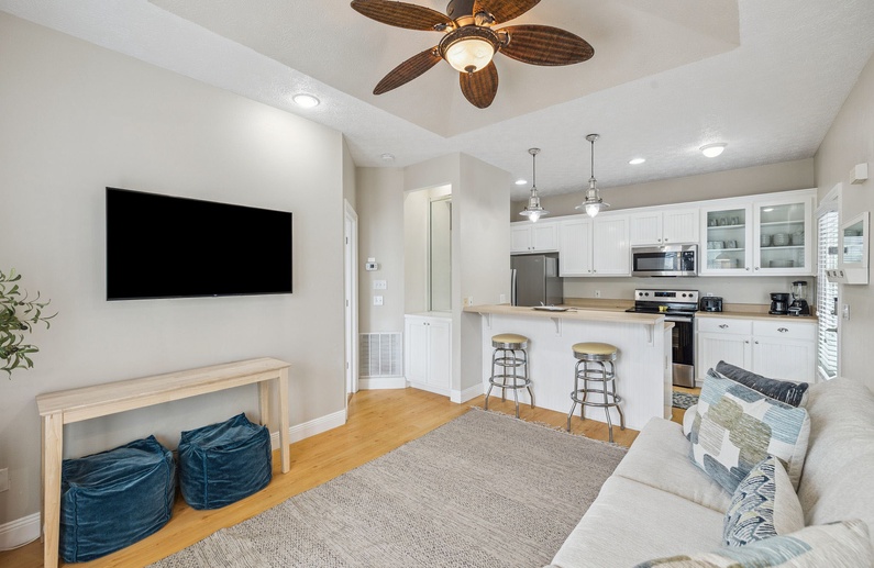 Spacious Living & Kitchen Area!