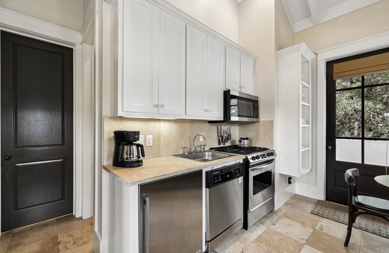 Fully Equipped Kitchen!
