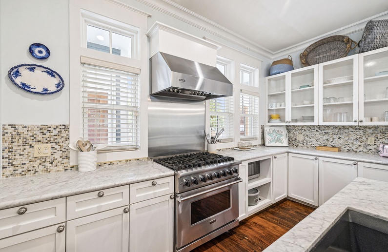 Fully Equipped Gourmet Chef's Kitchen