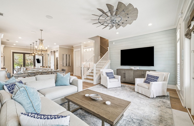 Open & Inviting Living Area