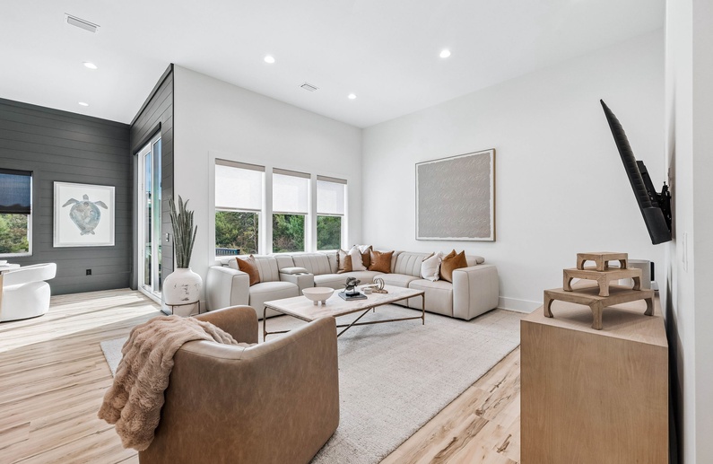 Spacious & Open Living Area with Ample Seating