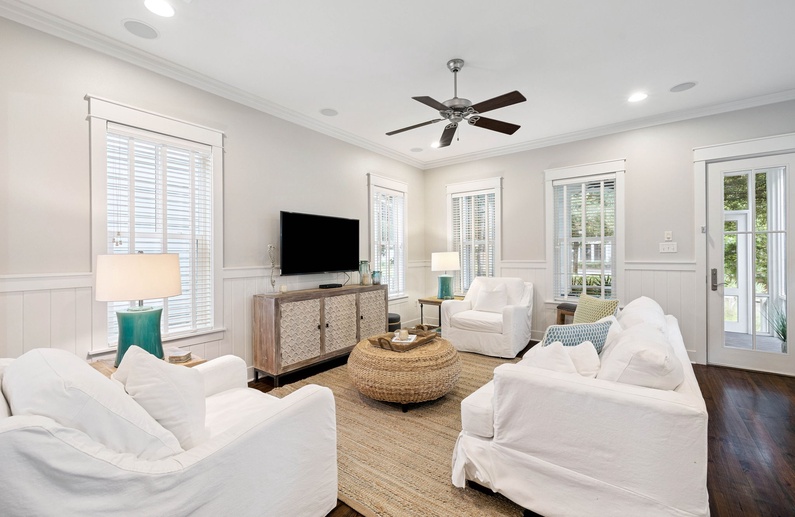 Cozy & Inviting Living Area