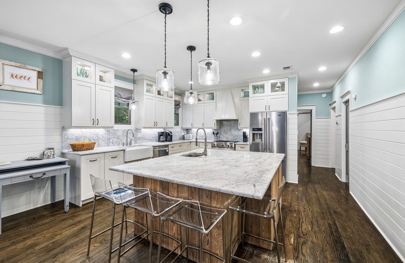Spacious & Fully Equipped Chef's Kitchen