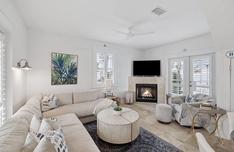 Cozy Living Area with Ample Seating