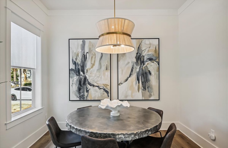 Dining Area - Seating for 6