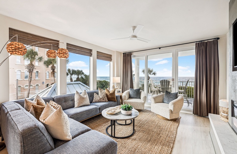 Cozy & Well Appointed Living Area with Gulf Front Views!